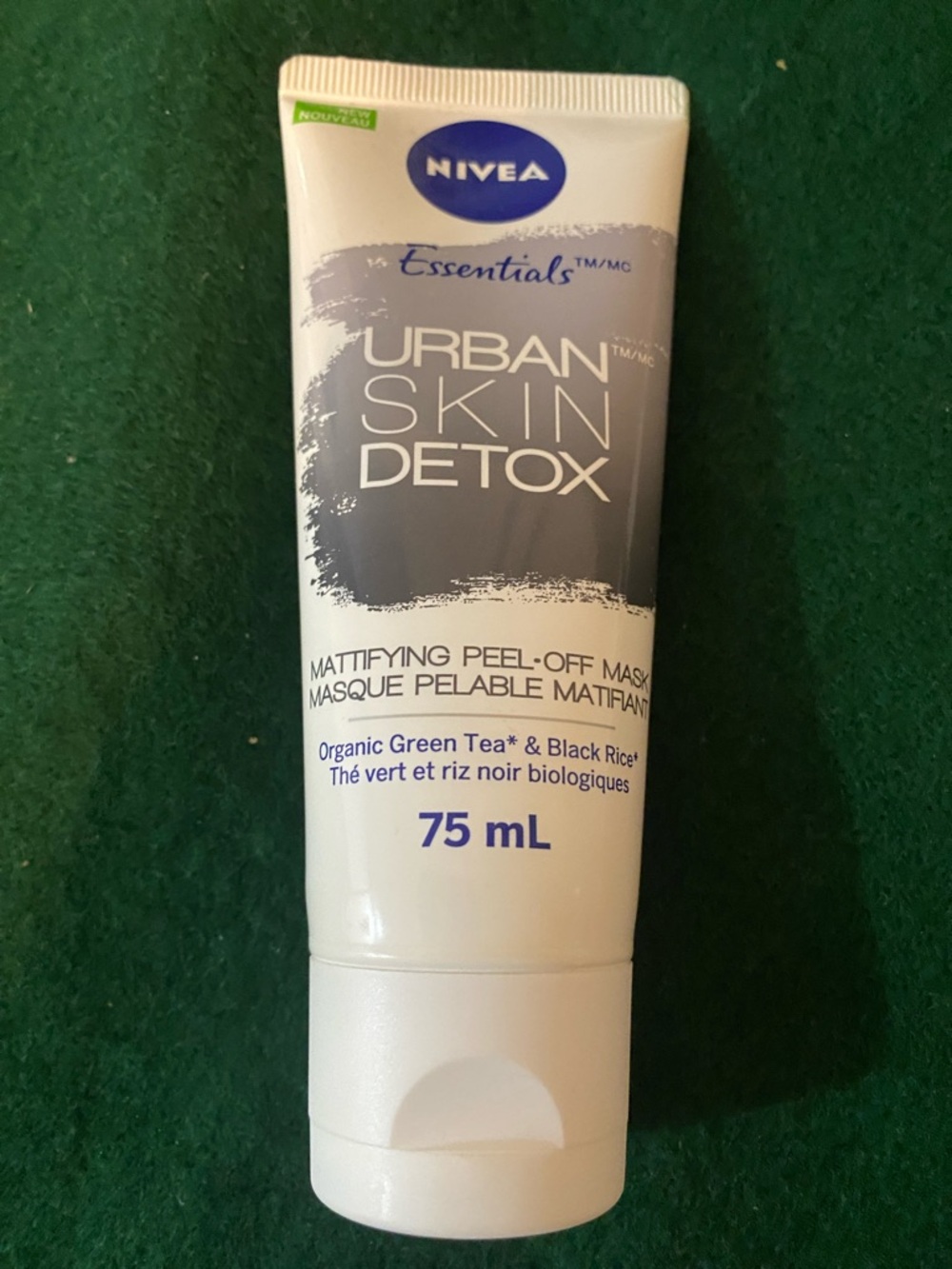 NIVEA Urban Skin Detox Mattifying Peel-Off Mask — White/Grey